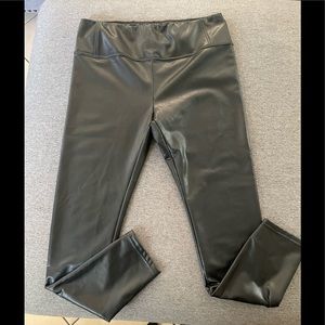 Women‘s Faux Leather Slim Black Fitted Pants - Size Large
